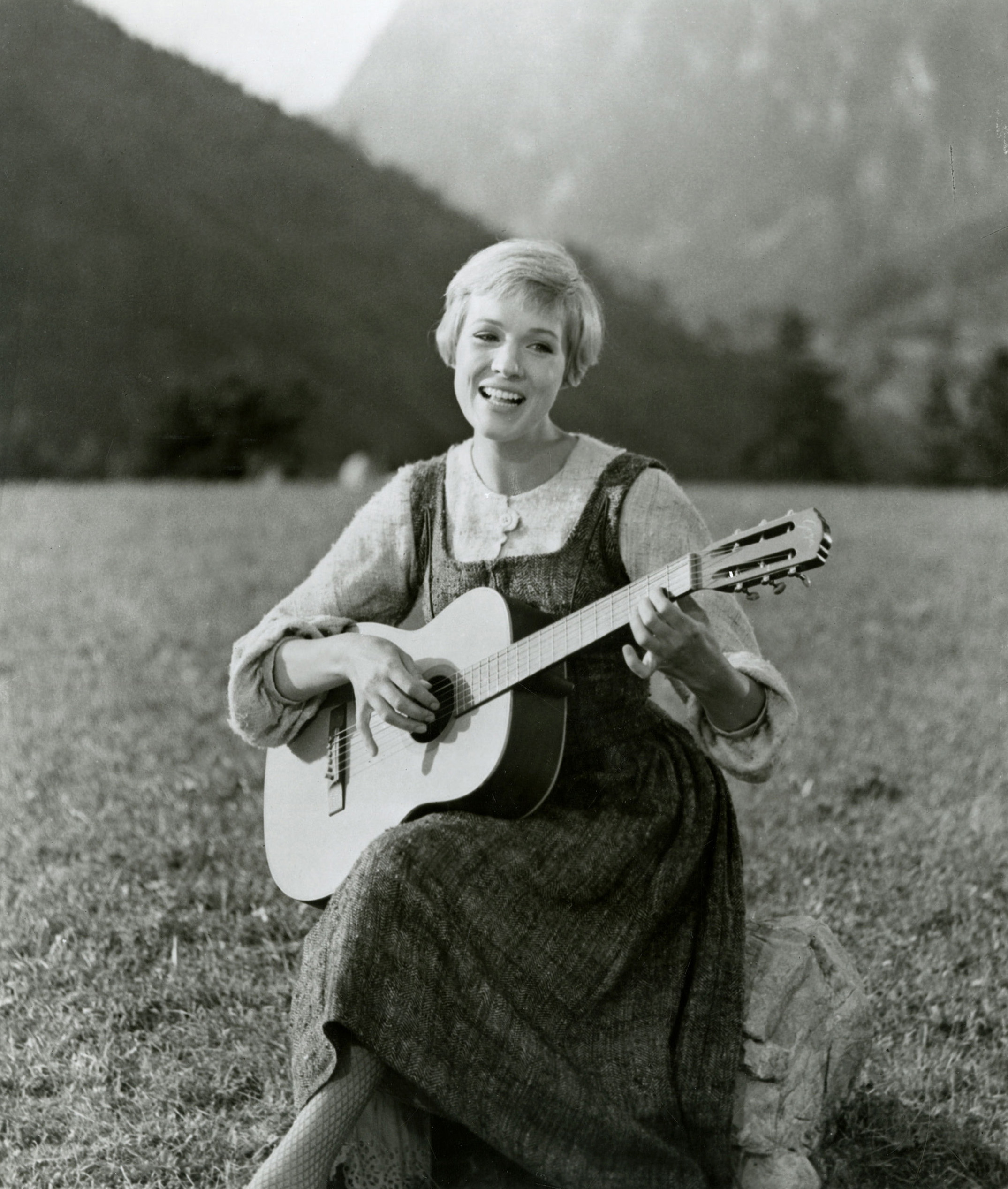 Julie Andrews in The Sound of Music (1965) Sound of music, Julie